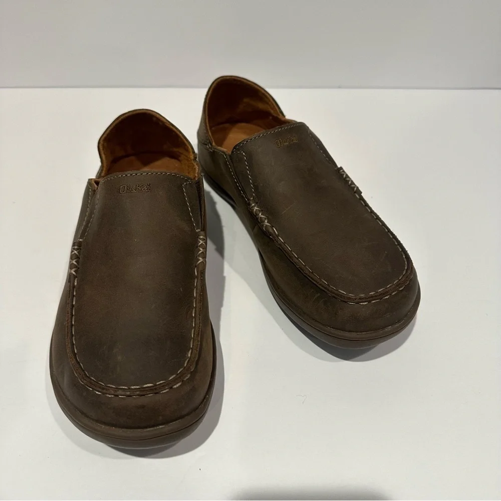 Olukai Moloa Boy's Leather Slip on shoe in a dark wood Color